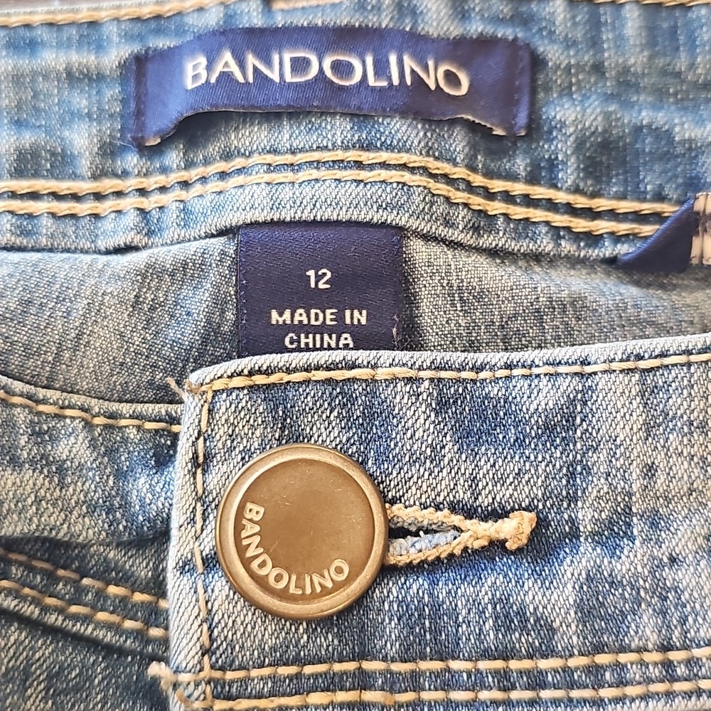 N Bandolino Lisbeth Capri Jeans featuring a floral Design Sz 12 - Picture 3 of 5